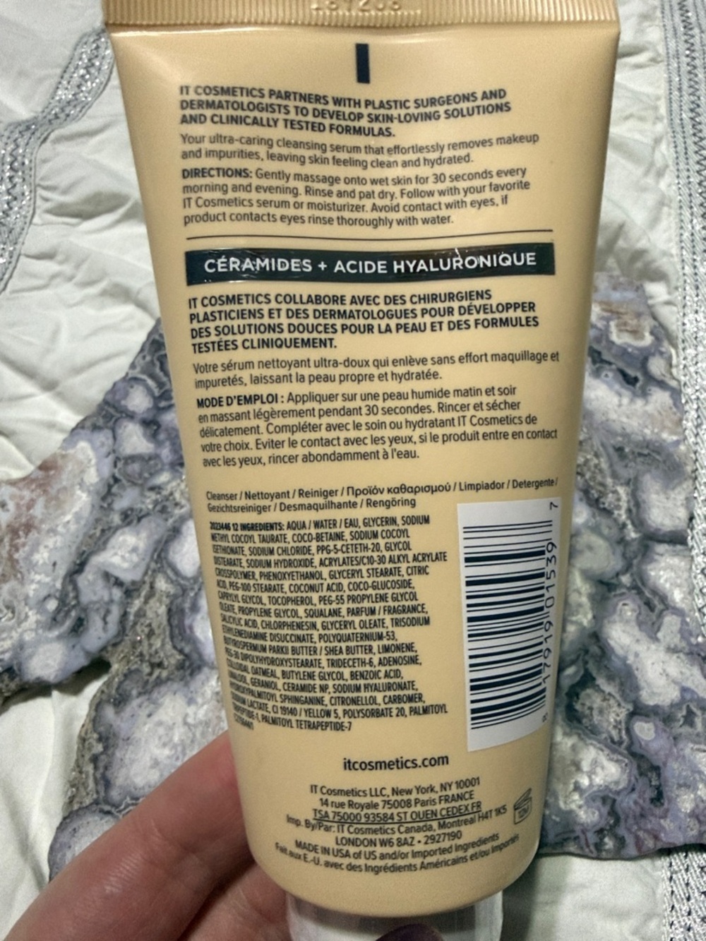 it cosmetics Confidence In A Cleanser Hydrating Facial Cleanser - Picture 2 of 3